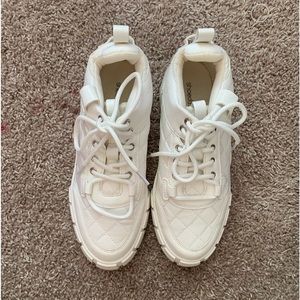 New Shoedazzle Endellion Lace up Shoe